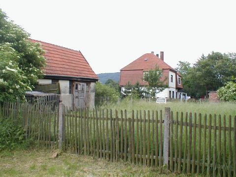 Gebude von der Bahnsteigseite