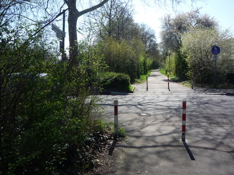 Bahnbergang ber den Schwalbenweg