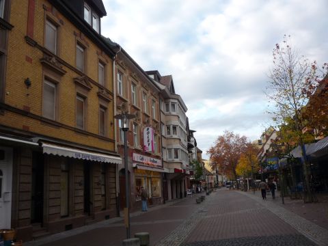 Entlang der westlichen Karl-Friedrich-Straße