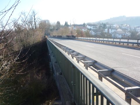 Brcke ber das Tal des Heiligenbachs