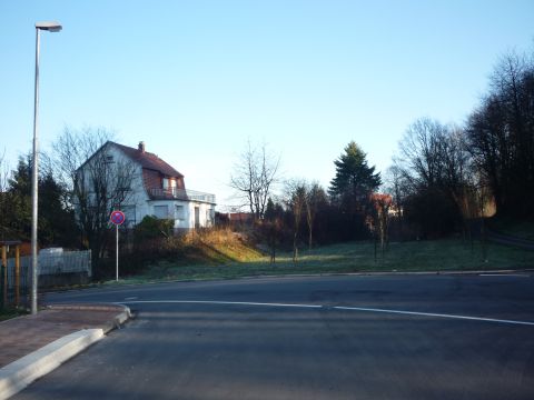 Bahnbergang hinter dem Bahnhof Aglastershausen