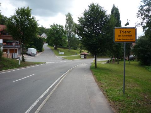 Bahnbergang ber die Strae von Fahrenbach noch Trienz