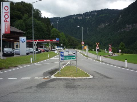 Bahnbergnge hinter dem Bahnhof