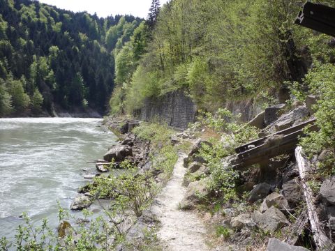 Zwischen Langen-Buch und Rotachtunnel