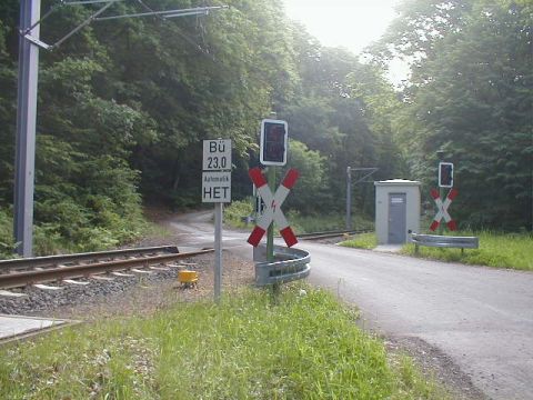 Bahnbergang zwischen Oberkaufungen und Helsa