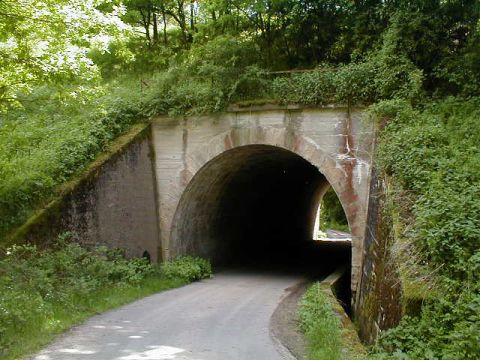 Brcke ber einen Feldweg