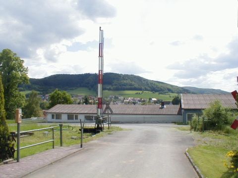 Bahnbergang ber die Strae „Am Weinberg“