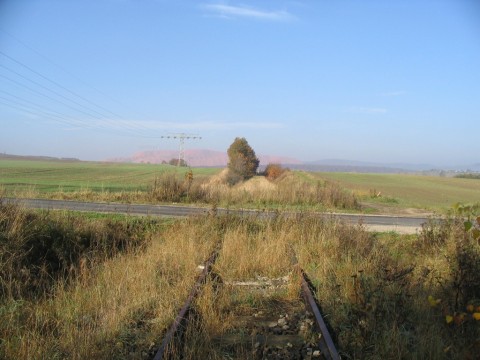 Bahnbergang ber die Strae nach Haurden