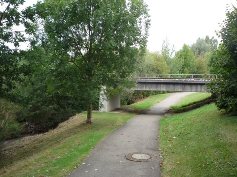 Bach- und Wegbrücke vor die Hirrlinger Straße