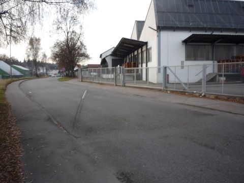 Zufahrt zur Fabrik