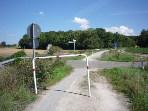 Bahnbergang ber die Strae von Burgerroth nach Buch
