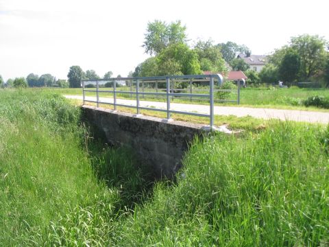 Brcke ber einen Bach zum Moosgraben