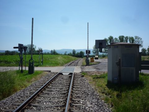 Bahnübergang über die Straße von Hildmannsfeld nach Oberbruch