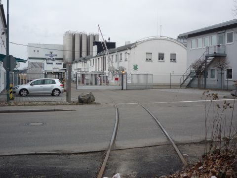 Bahnübergang über die Raiffeisenstraße