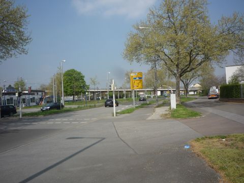 Bahn�bergang �ber die B�rstadter Stra�e